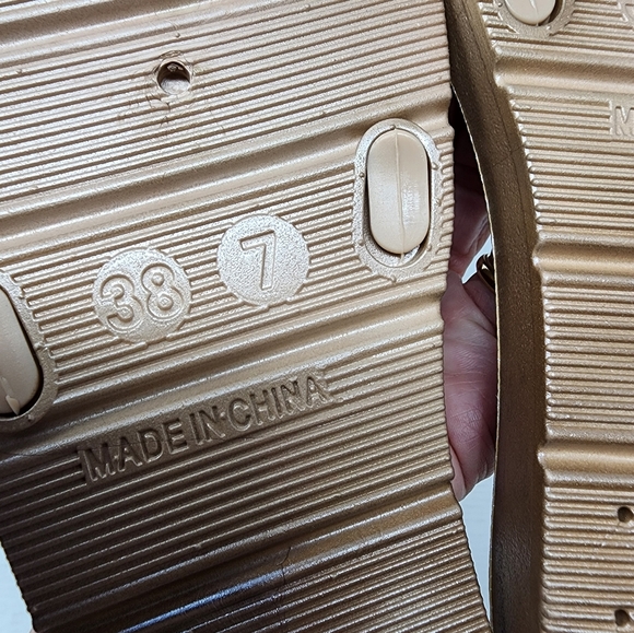 New Slip on Sandals Beach Travel Waterproof Flip Flops Beige Nude Size 7 - Picture 7 of 8